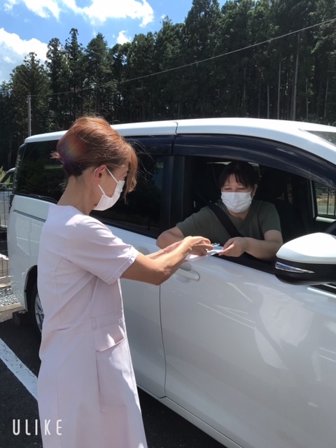 ドライブスルーでのお薬のお渡し